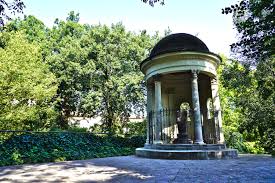 Tempietto nei Giardini Margherita